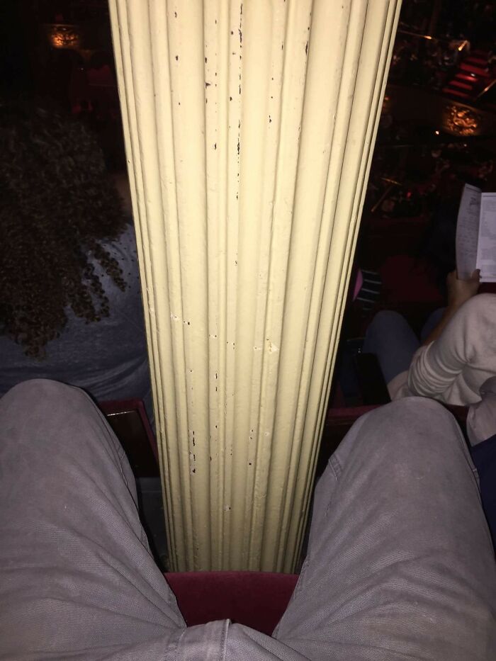 Hoy, el papá de mi amigo llevó a su mamá a ver The Sound Of Music como regalo de cumpleaños. Esta era su vista