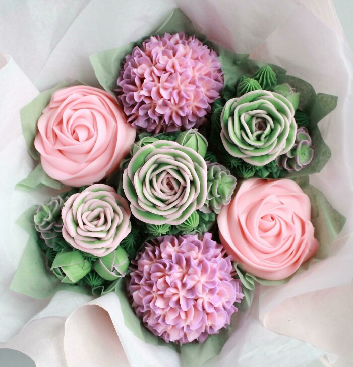 Cupcake Bouquet For A Customer Who Requested Something That Looks Like A Cake But Wouldn't Require Cutting And Would Be Easy To Serve At A Birthday Picnic