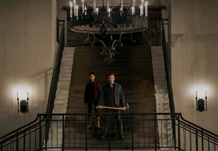 Doctor Sleep 2019, The Main Characters Are Seen In The Hotel Wearing The Same Outfits They Had In 'The Shining'. Danny Is Wearing Jacks Whole Aesthetic And Abra Is Wearing Dannys Red Jacket