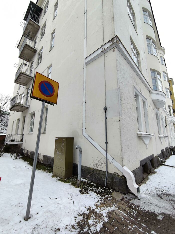 This "Built-In" Eavesthrough I Saw