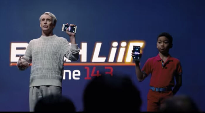 In Don't Look Up (2021), Peter Isherwell (Mark Rylance) Reveals The 'Bash Lifif Phone 14.3'. The Phone Itself Is Actually The Red Hydrogen One, Which Flopped Majorly When It Was Released Back In 2018