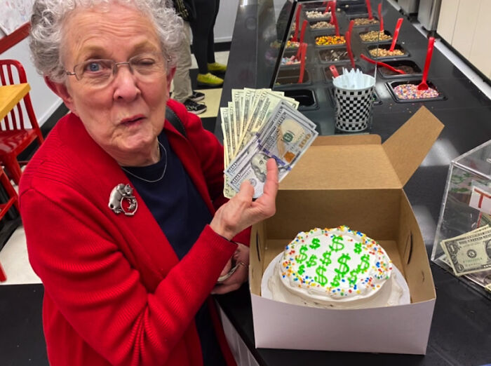 My Mom Hit It Big At Mohegan Sun And Was Like We Going To Git Ice Cream