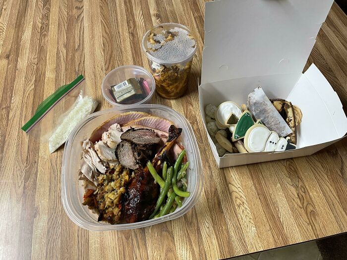 I Am Quarantining For Christmas This Year But My Mom Just Dropped Off A Christmas Dinner On My Porch