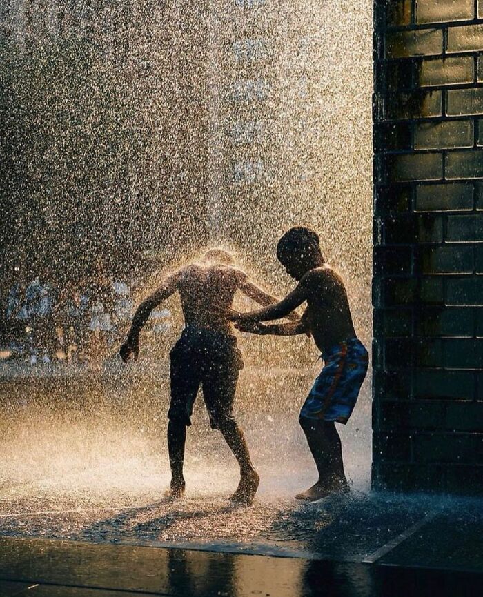 This Instagram Account Features Amusing Street Photographs And Has More Than 500 Thousand Followers (30 New Pics)