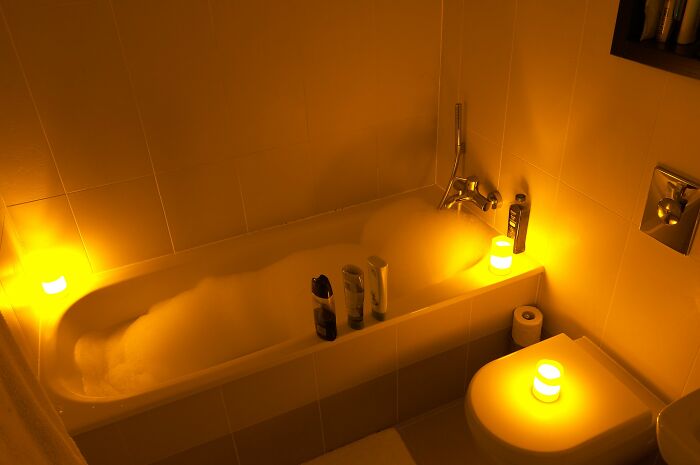 30 Incredibly Rude Or Weird Guests Who Made People Regret Ever Inviting Them To Their Homes