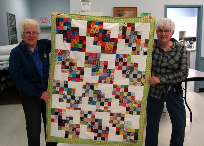 “Welcome To Canada. We Care”: Volunteers Craft Over 300 Quilts For Ukrainian Refugees “Welcome To Canada. We Care”: Volunteers Craft Over 300 Quilts For Ukrainian Refugees