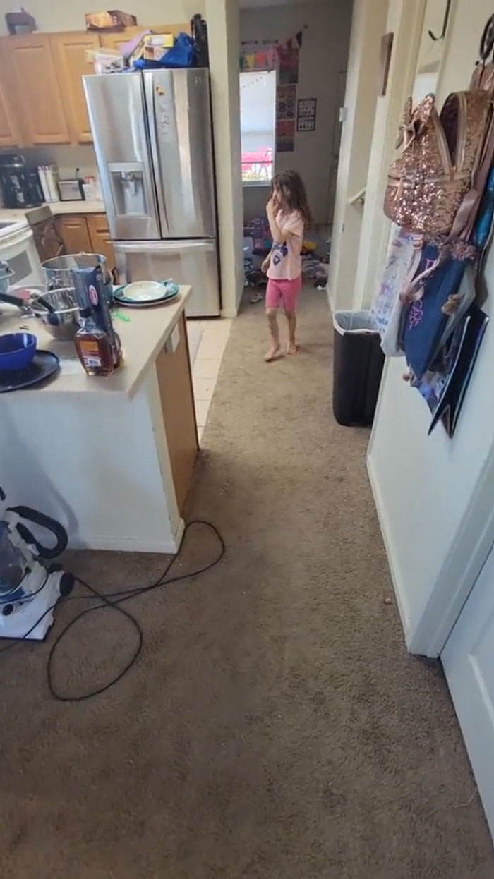 People Are Torn About This &ldquo;Lazy&rdquo; Mom Of 4 And Her Honest View Of Her House After 4 Days Of Not Cleaning