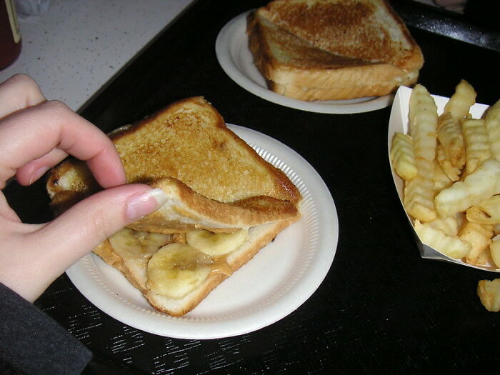 "¿Qué 'comida de pobres' seguirías comiendo sin importar lo rico que seas?": 22 Personas responden