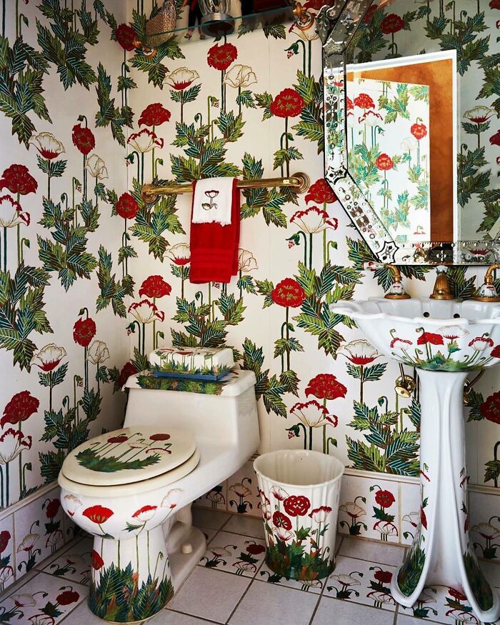 Tacky-Decor-Hardcore