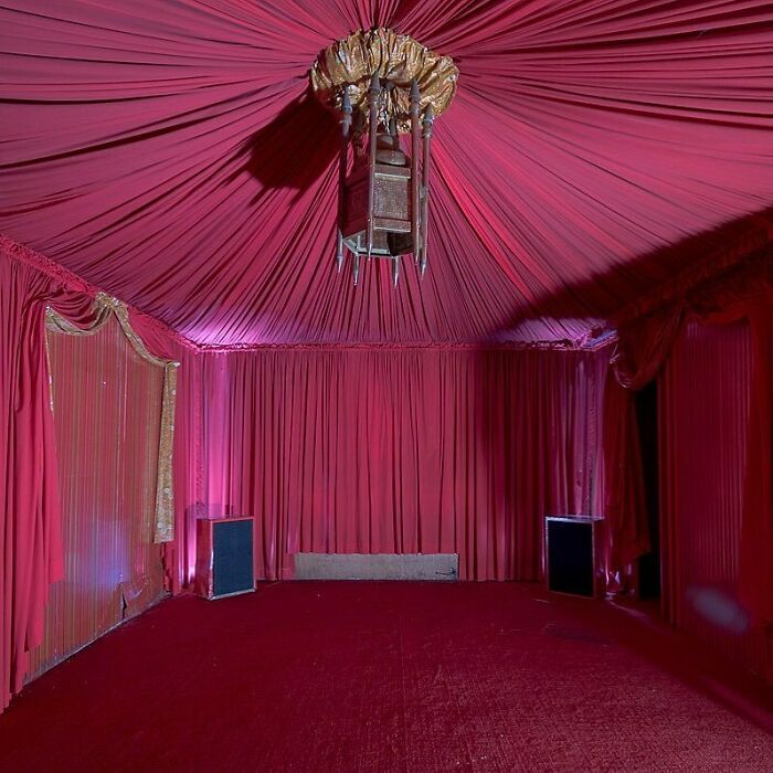 Tacky-Decor-Hardcore