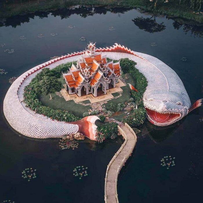 "Hardcore Is Not For Everybody": This Instagram Account Collects Decor Items That Capture The Essence Of Bad Taste (35 Pics)