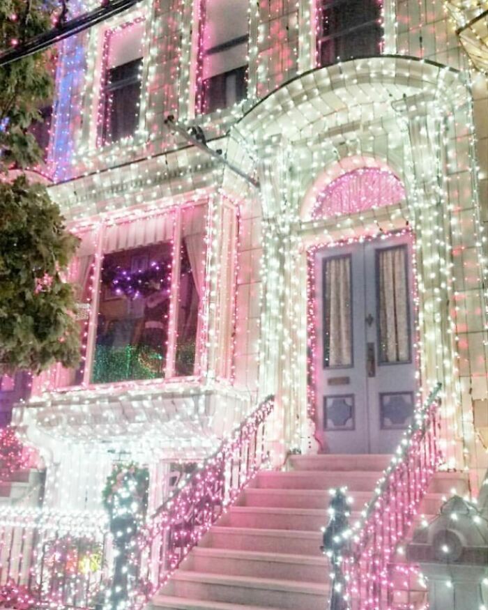 Happy Holidays Y’all!! 👋💕
who Took This Photo?