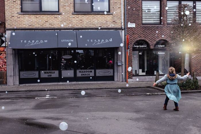 Belgian Photographer Captures Unusual Scenes Of Everyday Life