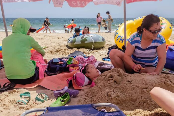 Belgian Photographer Captures Unusual Scenes Of Everyday Life