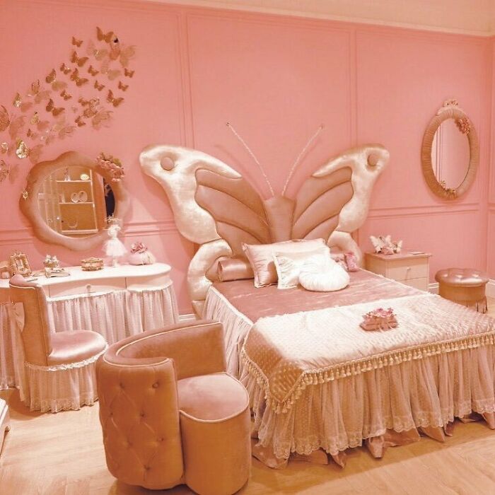 Tacky-Decor-Hardcore