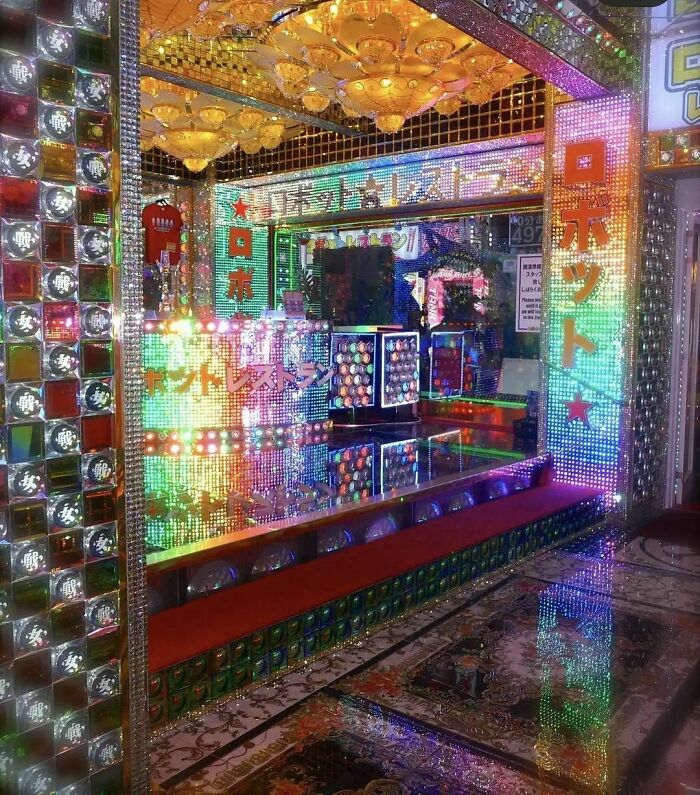 Tacky-Decor-Hardcore