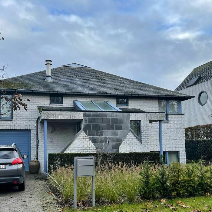 It’s Like Ugly Belgian Jesus Nailed To An Ugly Belgian House 😬