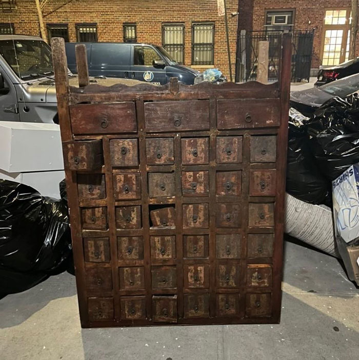 Wowzers! In Front Of 119 E 89th Street Ues