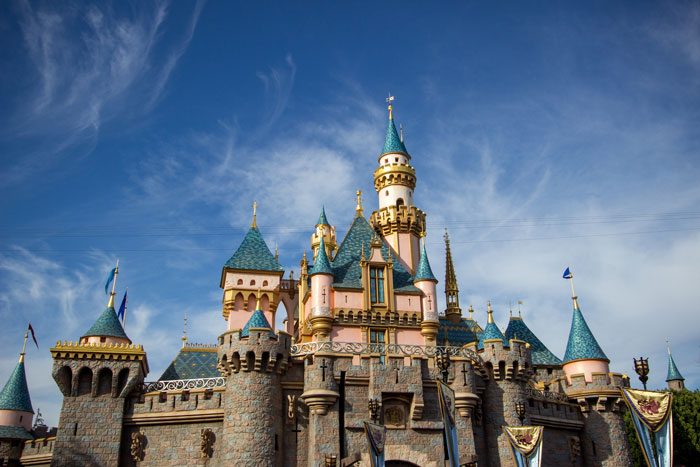 “She Feels Betrayed And Angry”: Teen Threw A Fit After Her Parents Let Her Stay Home From Their Disney World Trip “She Feels Betrayed And Angry”: Teen Threw A Fit After Her Parents Let Her Stay Home From Their Disney World Trip