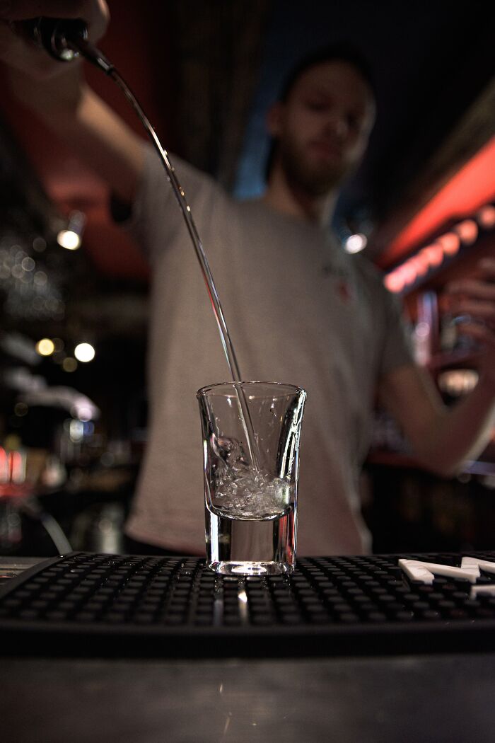 30 Ex-Employees Reveal The “Dark Secrets” About Their Former Jobs That Common People Aren’t Supposed To Know