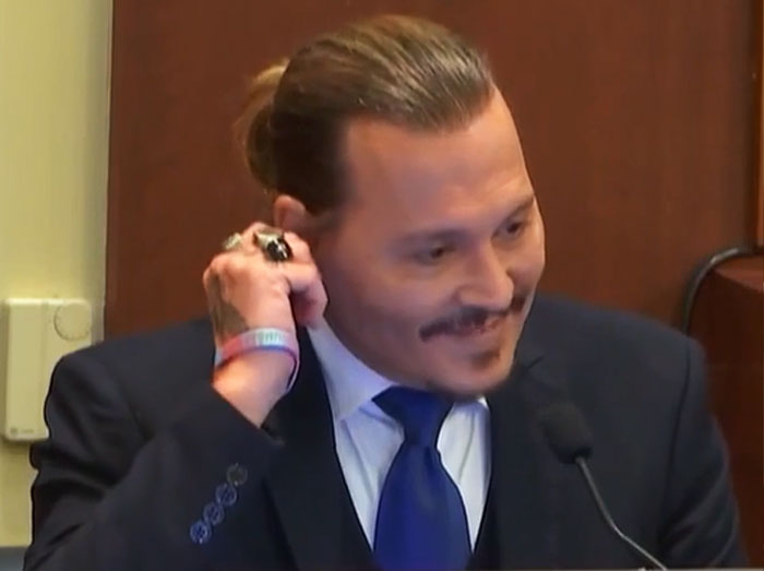 Body Language Expert Examines Johnny Depp and Amber Heard's Expressions In Court Body Language Expert Examines Johnny Depp and Amber Heard's Expressions In Court