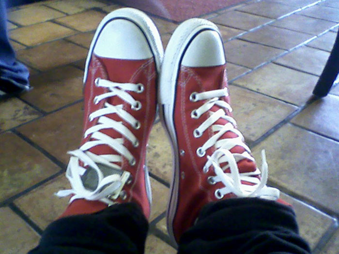 Micromanaging Boss Writes This Man Up For Wearing Red Shoes To Work, So He Followed The Dress Code To The Book