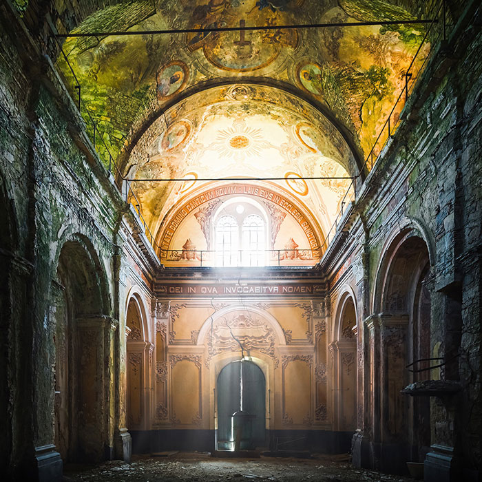 My Photos Show The Decline Of The Church In Italy, And Here Are 40 Of The Best Ones