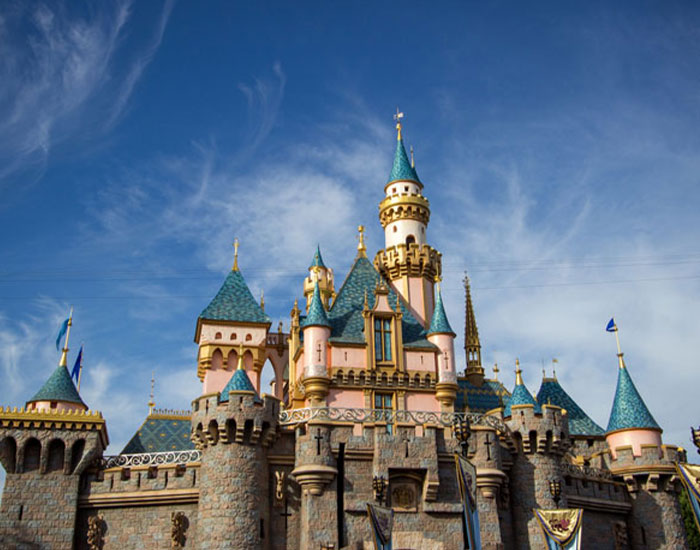 “She Feels Betrayed And Angry”: Teen Threw A Fit After Her Parents Let Her Stay Home From Their Disney World Trip