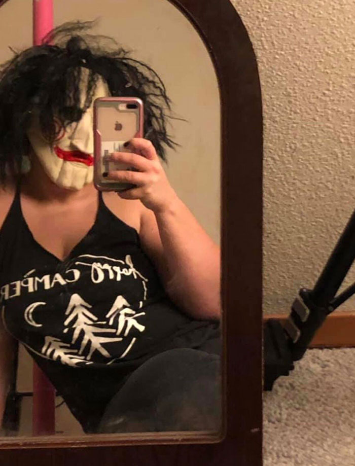 Jigsaw Selling A Mirror