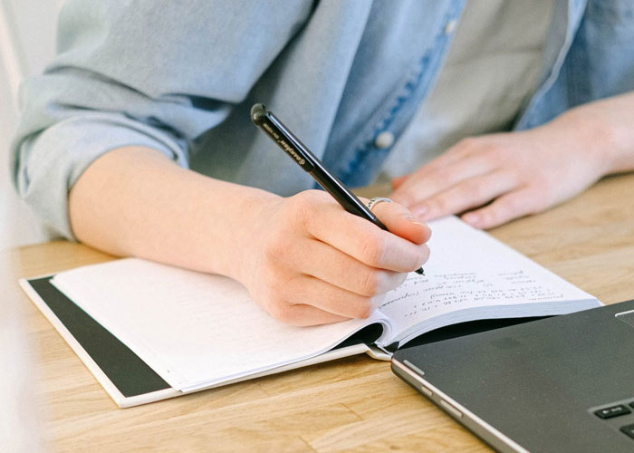 &ldquo;She Sent Me A Spreadsheet Of Chores&rdquo;: Guy Bans Brother's Annoying Girlfriend From Family Celebration