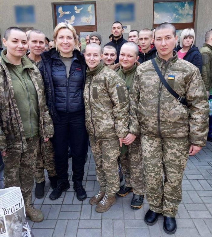 Ukrainian Female Soldiers Rescued From Captivity. The Afu Army Manual Does Not Provide For Women To Shave Their Heads. This Was Done In Russian Captivity