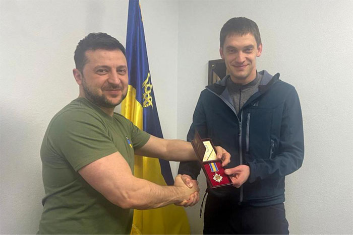 Volodymyr Zelenskyy Awarded The Order "For Courage" Of The Third Degree Mayor Of Melitopol Ivan Fedorov, Who Returned From Captivity And Refused To Cooperate With The Occupiers. Glory To Ukraine 🇺🇦