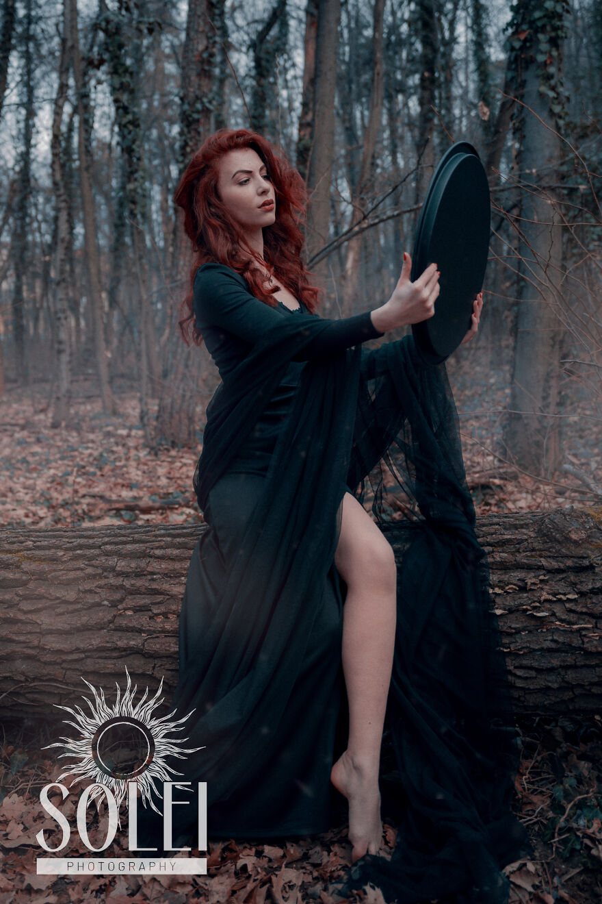 I Took A Pharmacist With Scarlet Hair For A Photoshoot In A Dead Forest (5 Pics)