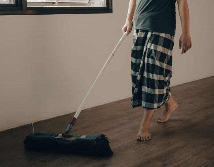 35 Men Share Things They Didn't Know They Were Doing Wrong Until They Started Living With A Woman