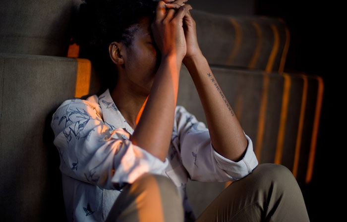 “¿Soy idiota por no querer hacer de madre de la bebé que tuvo mi ex cuando me fue infiel?”