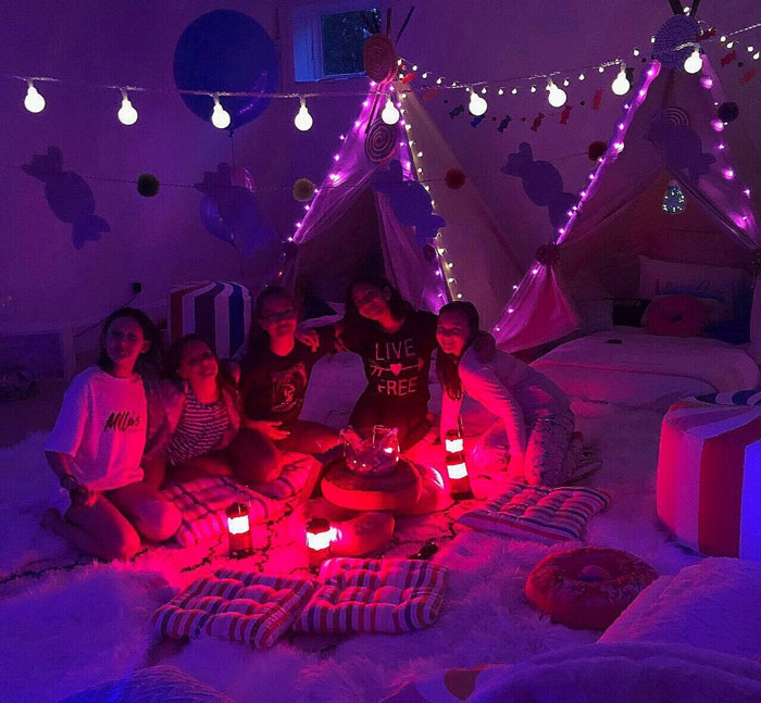 30 Brutal Moments When People Realized Their Friends Don't Like Them