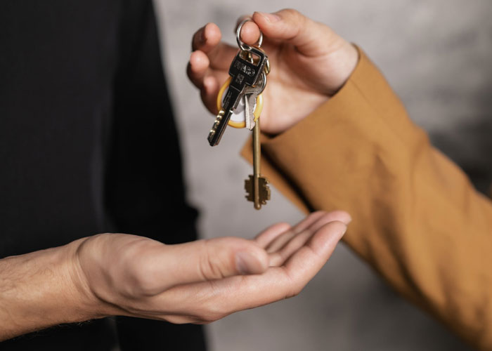 Guy Teaches His Narcissistic Parents A Lesson After They Demand He Trade Houses And Steal His Air Conditioners When He Refuses