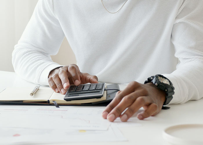 Someone Asks "What's Classy If You're Rich But Trashy If You're Poor" And These 40 Replies Really Put Things Into Perspective