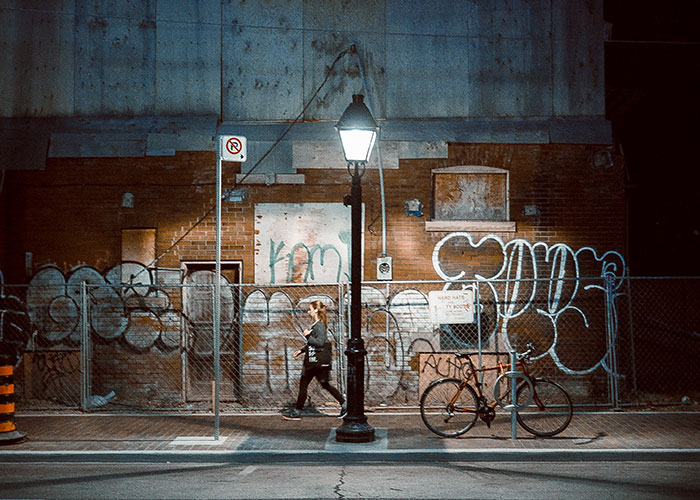 People Are Sharing Their Knowledge On Being "Street Smart", Here Are 30 Of Their Most Useful Tips