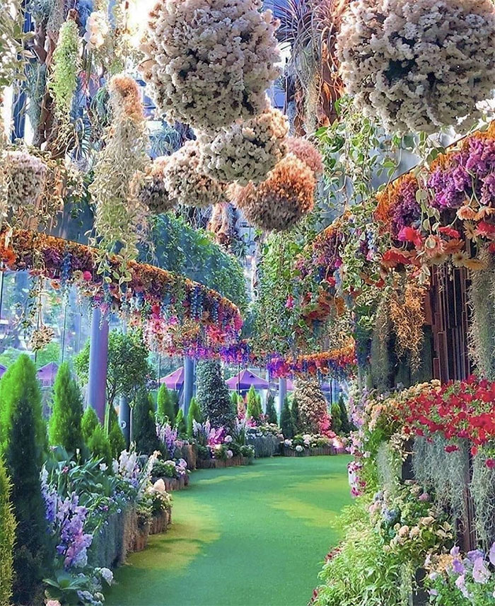 "Hardcore Is Not For Everybody": This Instagram Account Collects Decor Items That Capture The Essence Of Bad Taste (35 Pics)