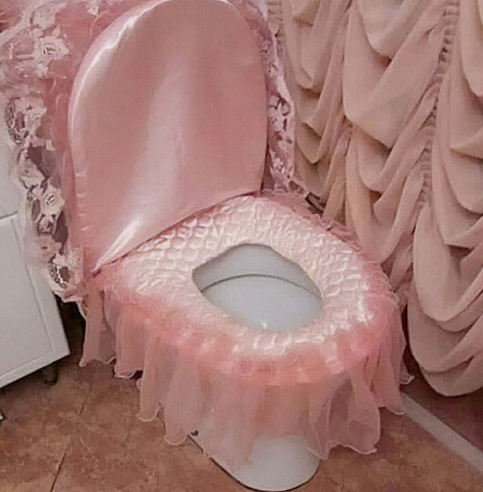 "Hardcore Is Not For Everybody": This Instagram Account Collects Decor Items That Capture The Essence Of Bad Taste (35 Pics)