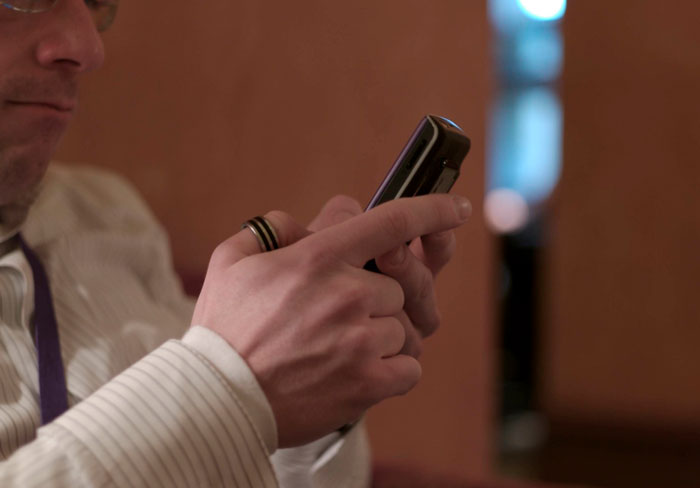 Millennial Translates Slang For Her Older Coworkers And They Help Her With Work-Speak, Shared On Twitter