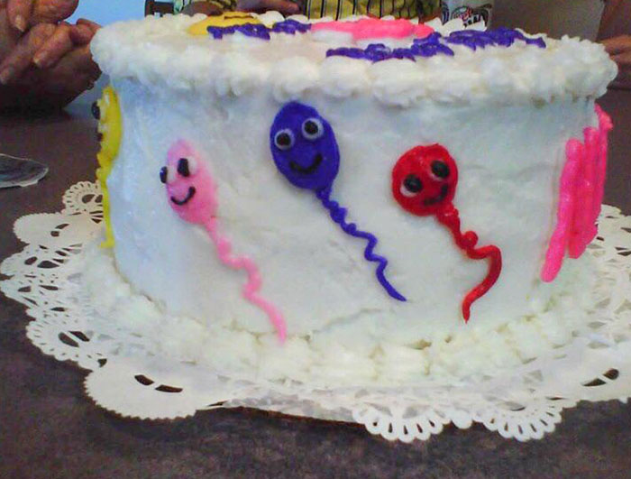 Mi mamá pidió que colocaran globos en el pastel para el cumpleaños número 80 de mi abuela. Recibimos a estos chicos muy felices y nos reímos mucho