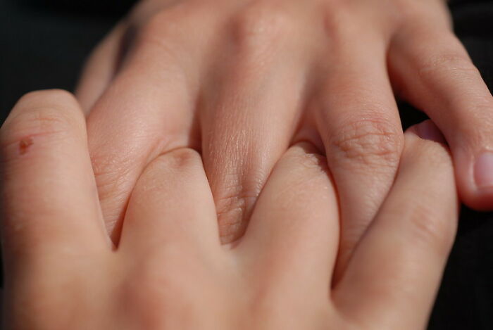 People Share 30 Really Weird Things They Witnessed Or Had To Do While Visiting Somebody's House Due To The Owners' Culture, Religion Or Beliefs