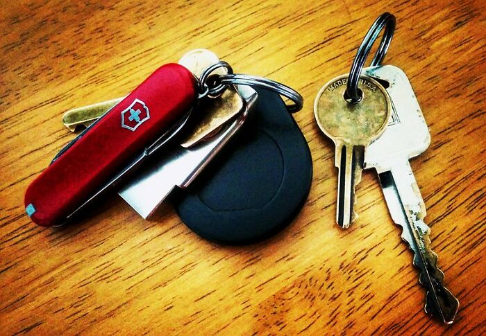 People Share 30 Really Weird Things They Witnessed Or Had To Do While Visiting Somebody's House Due To The Owners' Culture, Religion Or Beliefs