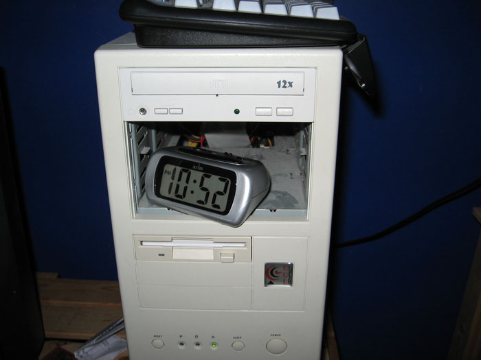 Boss Tried To Teach Late Employee A Lesson, Ended Up Having To Pay Overtime When Supervisor Saw His Team Helping Out Other Departments Boss Tried To Teach Late Employee A Lesson, Ended Up Having To Pay Overtime When Supervisor Saw His Team Helping Out Other Departments