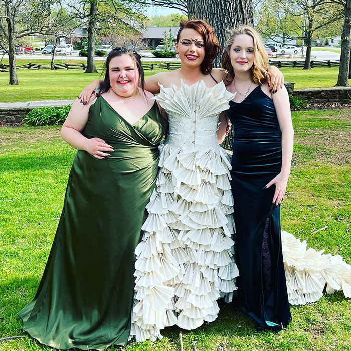 Teen Makes Her Prom Dress Herself And Uses Pages From Old Harry Potter Books As Its Fabric