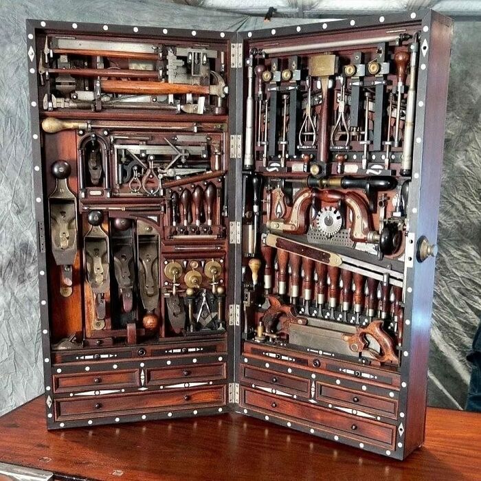 50 People Who Took Woodworking To Another Level And Shared Their 'Crazy' Results In This Online Group