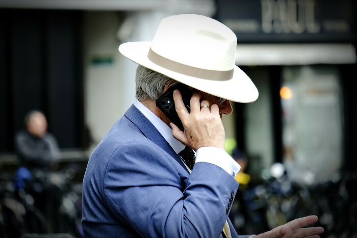 30 Crazy And Unexpected Things People In This Online Community Heard When Someone Forgot To End The Call