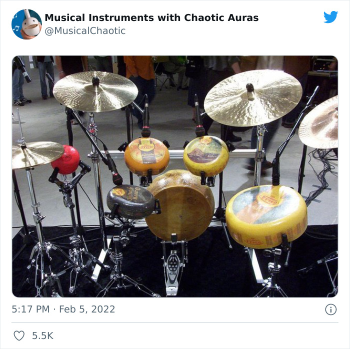 30 Funny And Bizarre Pics From The "Musical Instruments With Chaotic Auras" Twitter Page